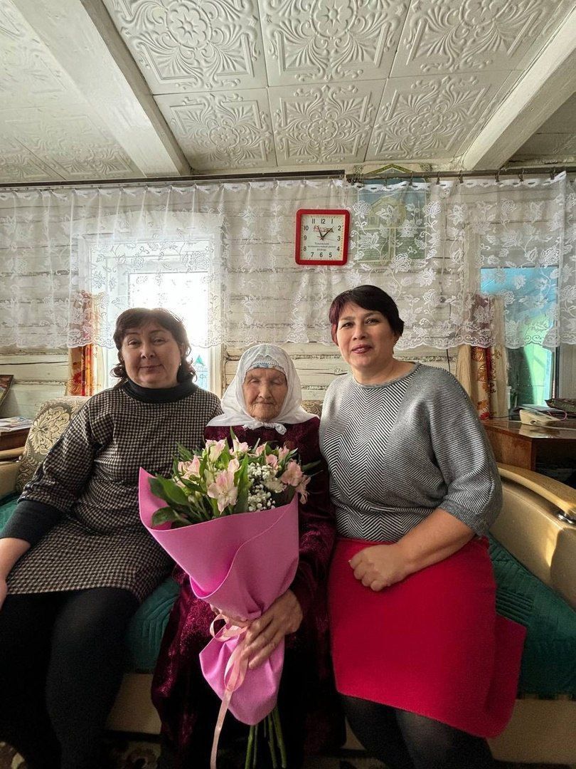 Ветеранам Староабдуловского сельского поселения были вручены юбилейные медали «80-летия Победы в Великой Отечественной войне 1941-1945 гг.»