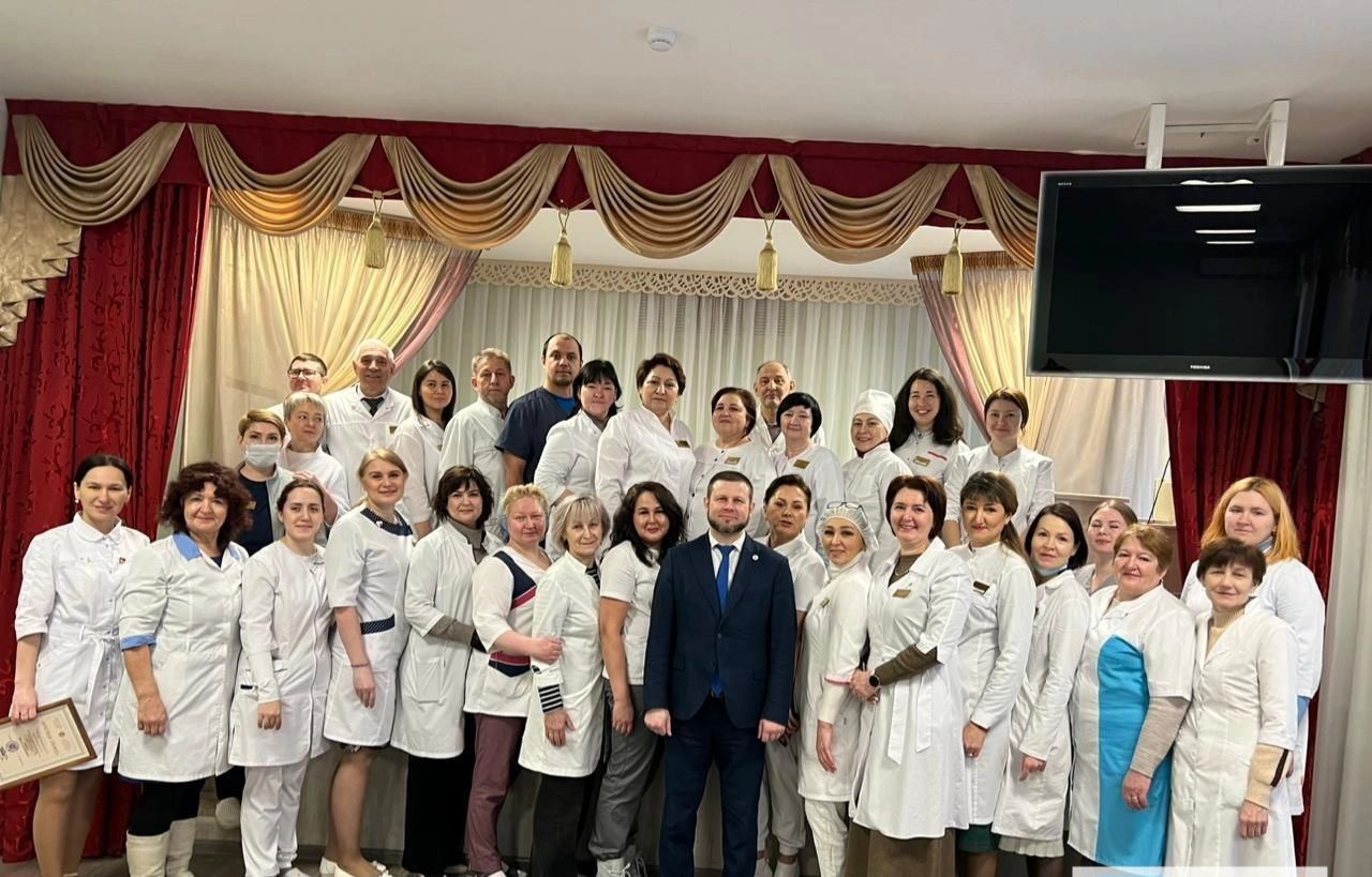 Тукай районы хастаханәсендә хезмәткәрләрне бүләкләделәр