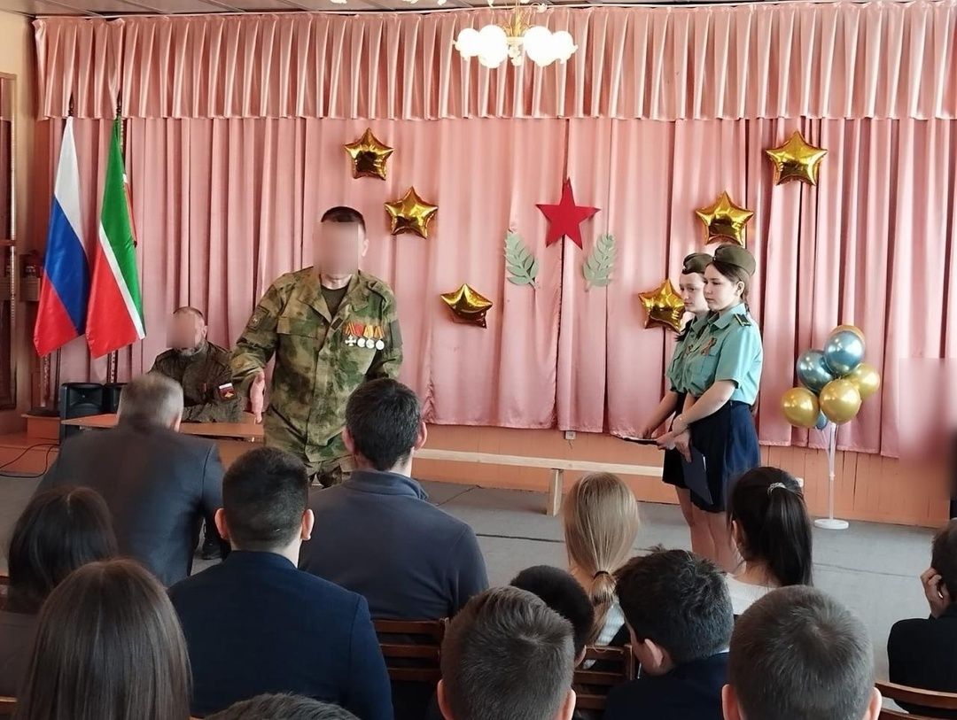 Махсус хәрби операциядә катнашкан сугышчы һәм Әфганистан ветераны белән очрашу узды