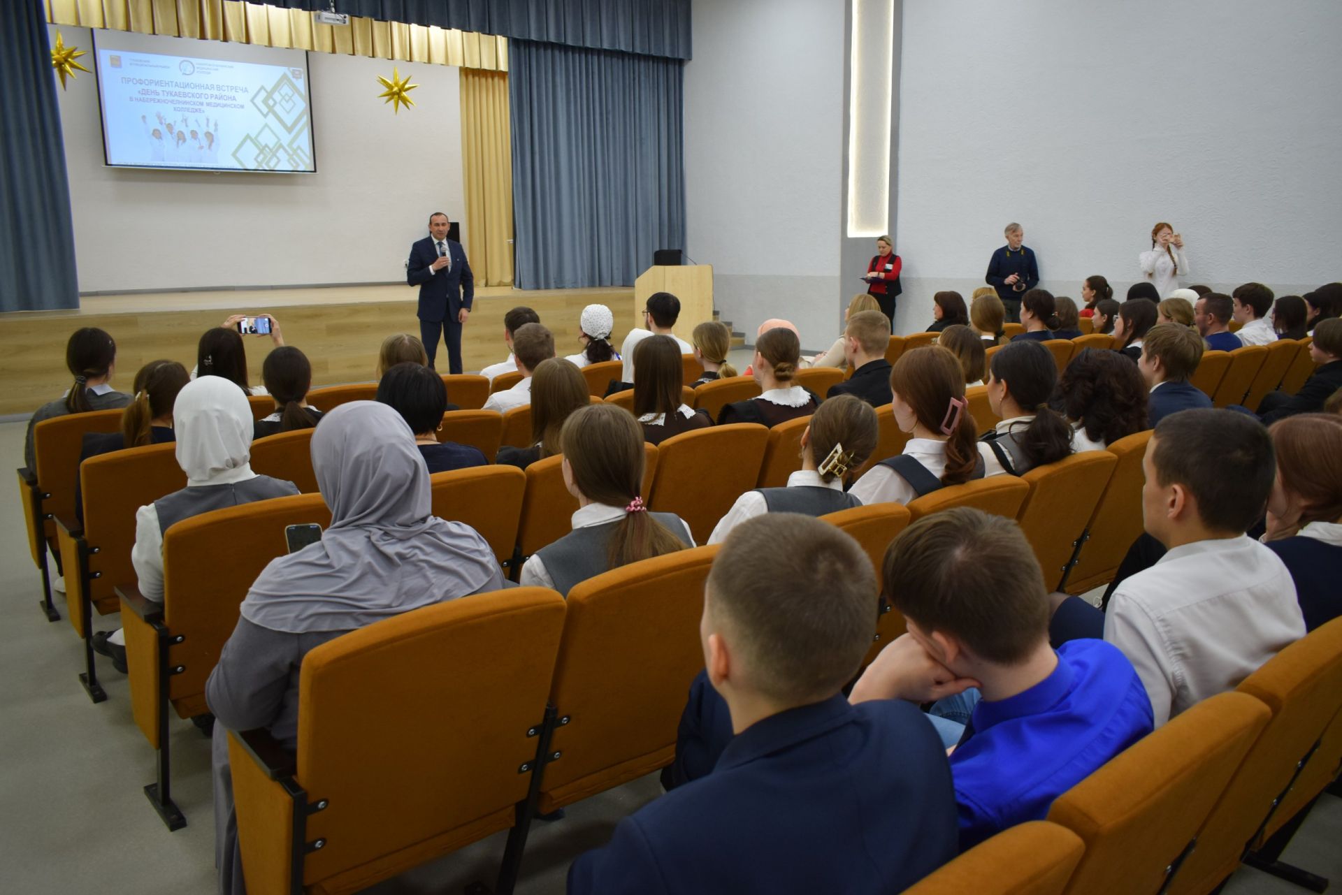 Медицинский колледж приветствует будущих врачей