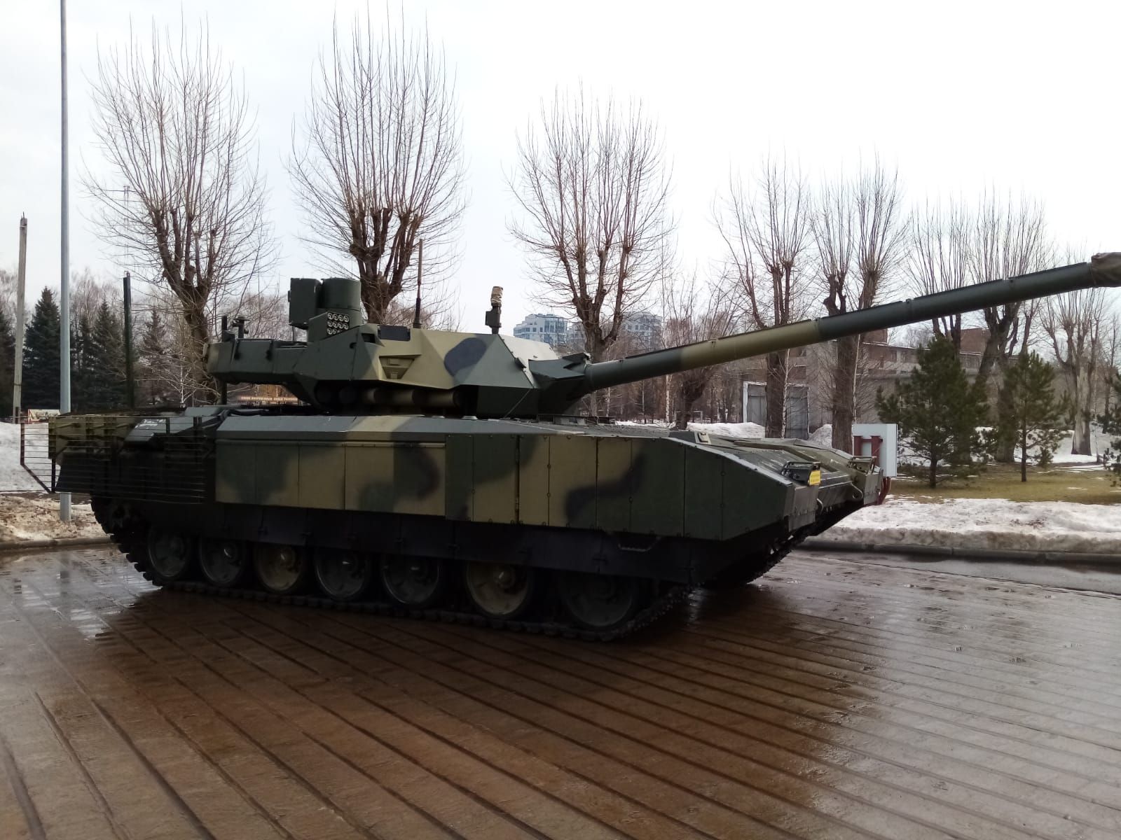 Ученики двух школ посетили танковое училище