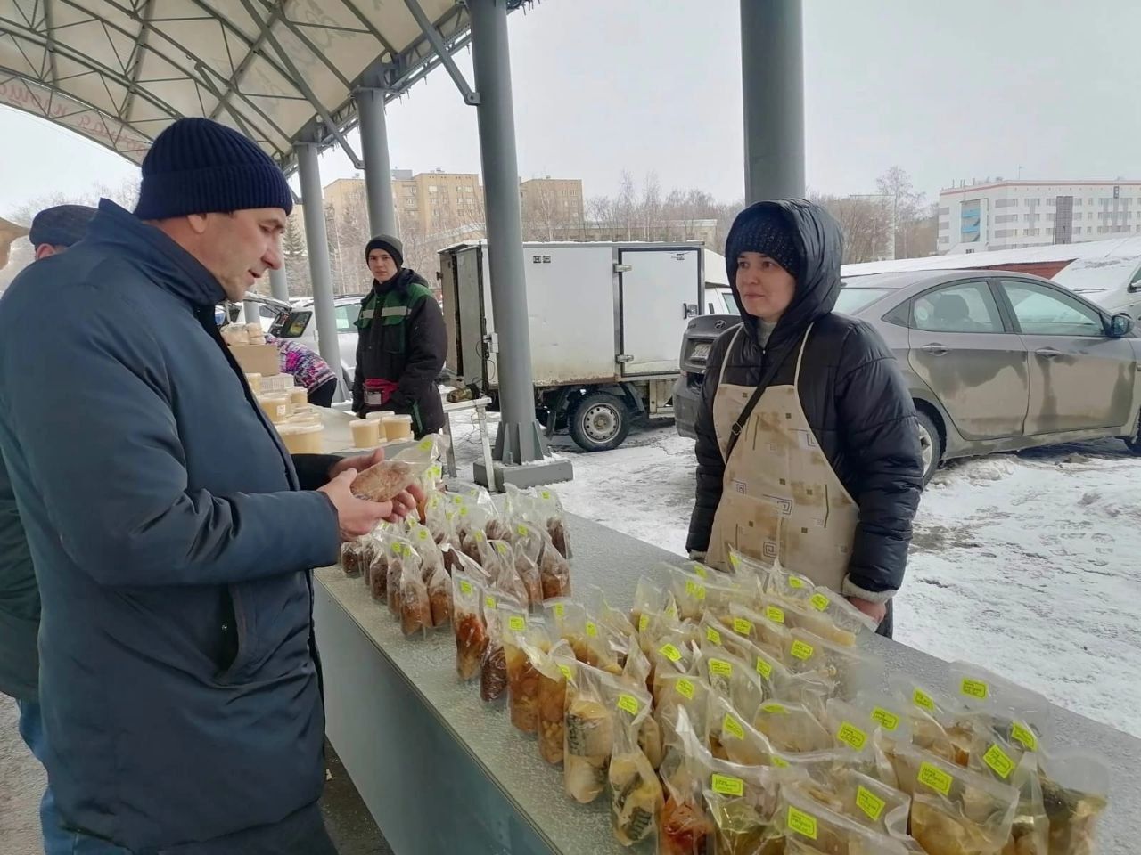 Башкарма комитет җитәкчесе Камил Нәҗмиев авыл хуҗалыгы ярминкәсендә булды