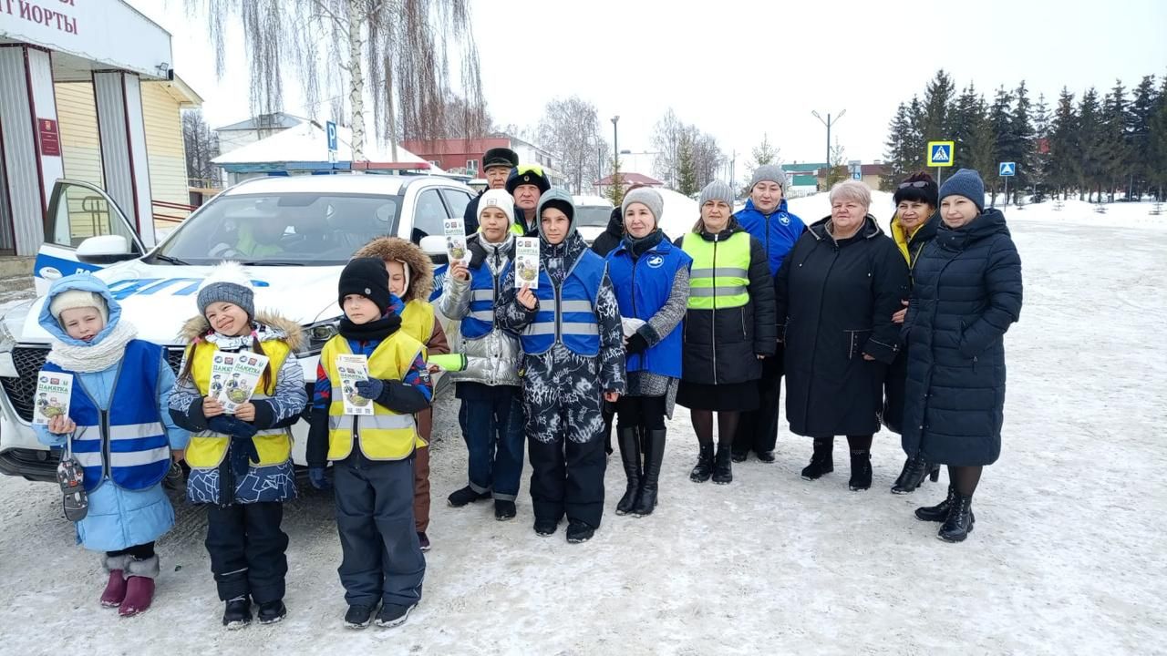 ЮИДевцы поздравили с наступающим праздником дам за рулем