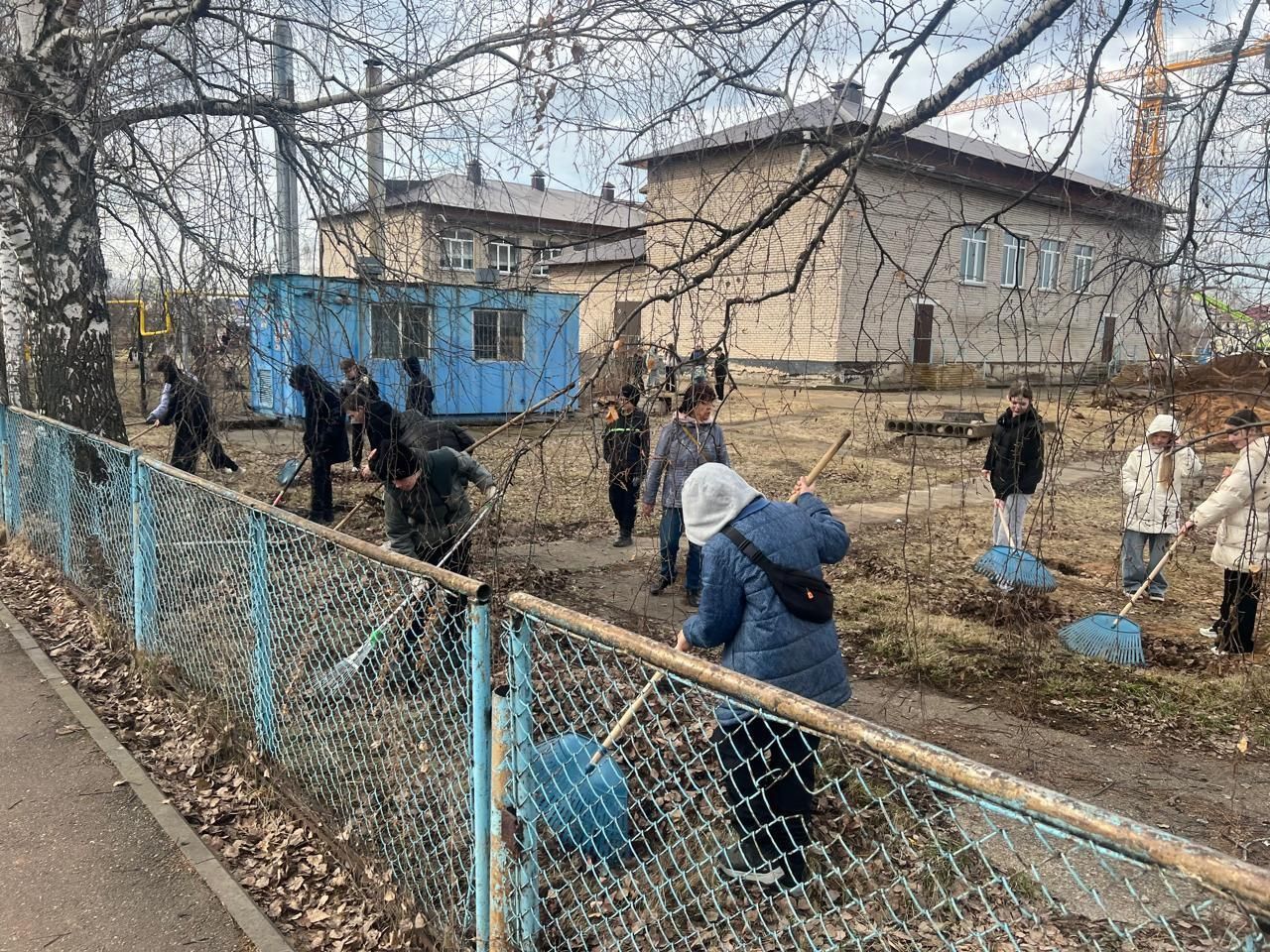Школы района провели масштабный субботник