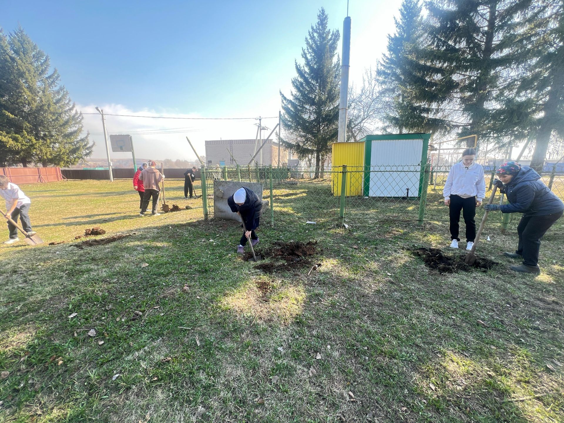 Бүген Иштирәк мәктәбе территориясендә махсус экологик акция узды