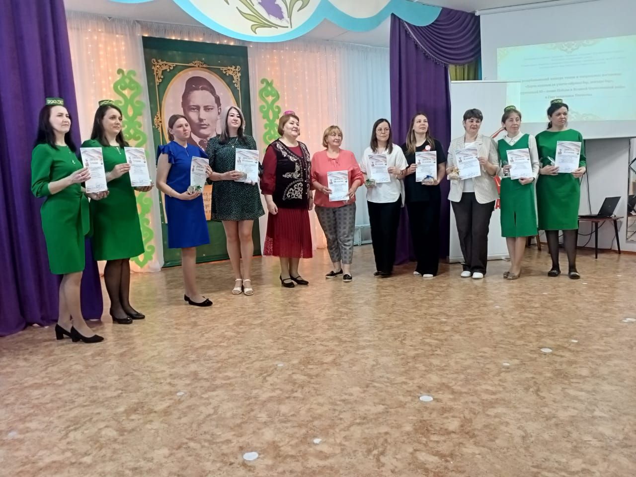 Тәрбиячеләребезнең искиткеч җиңүе!