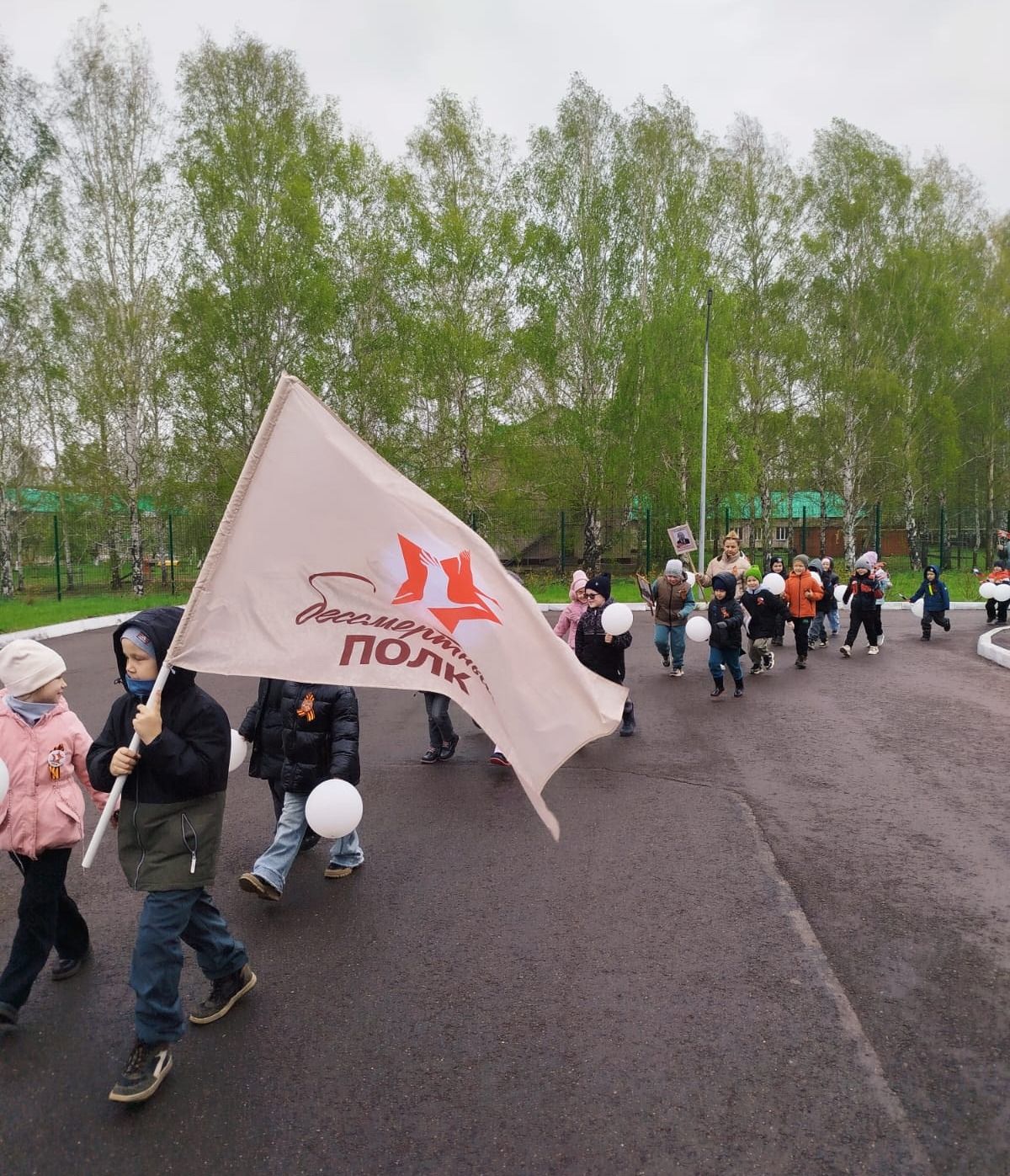 Празднование Дня Победы – важное событие для всех людей нашей страны. Оно не может пройти незамеченным и для дошкольников