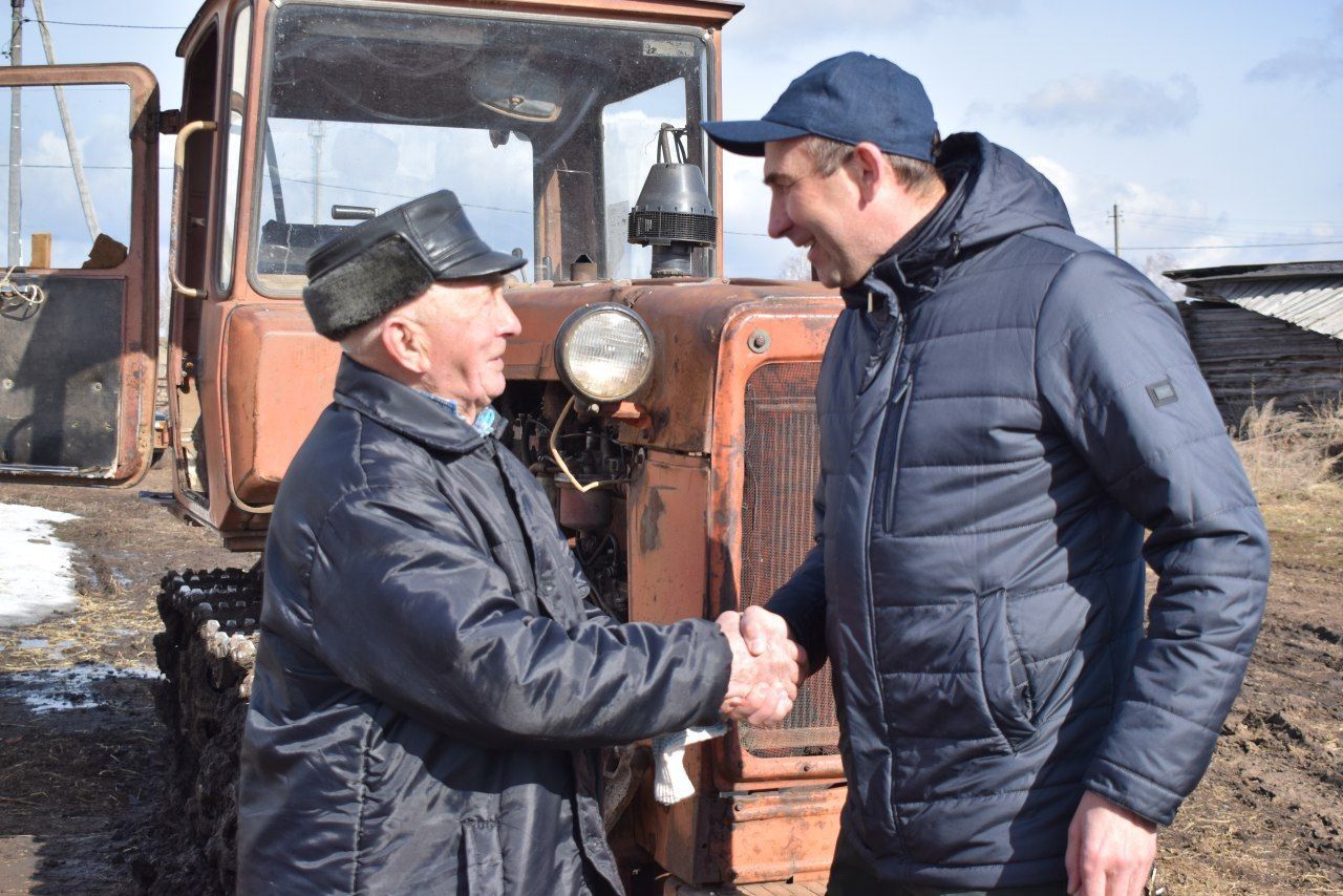 Камил Нәҗмиев чәчү эшләренә әзерлекне тикшерде