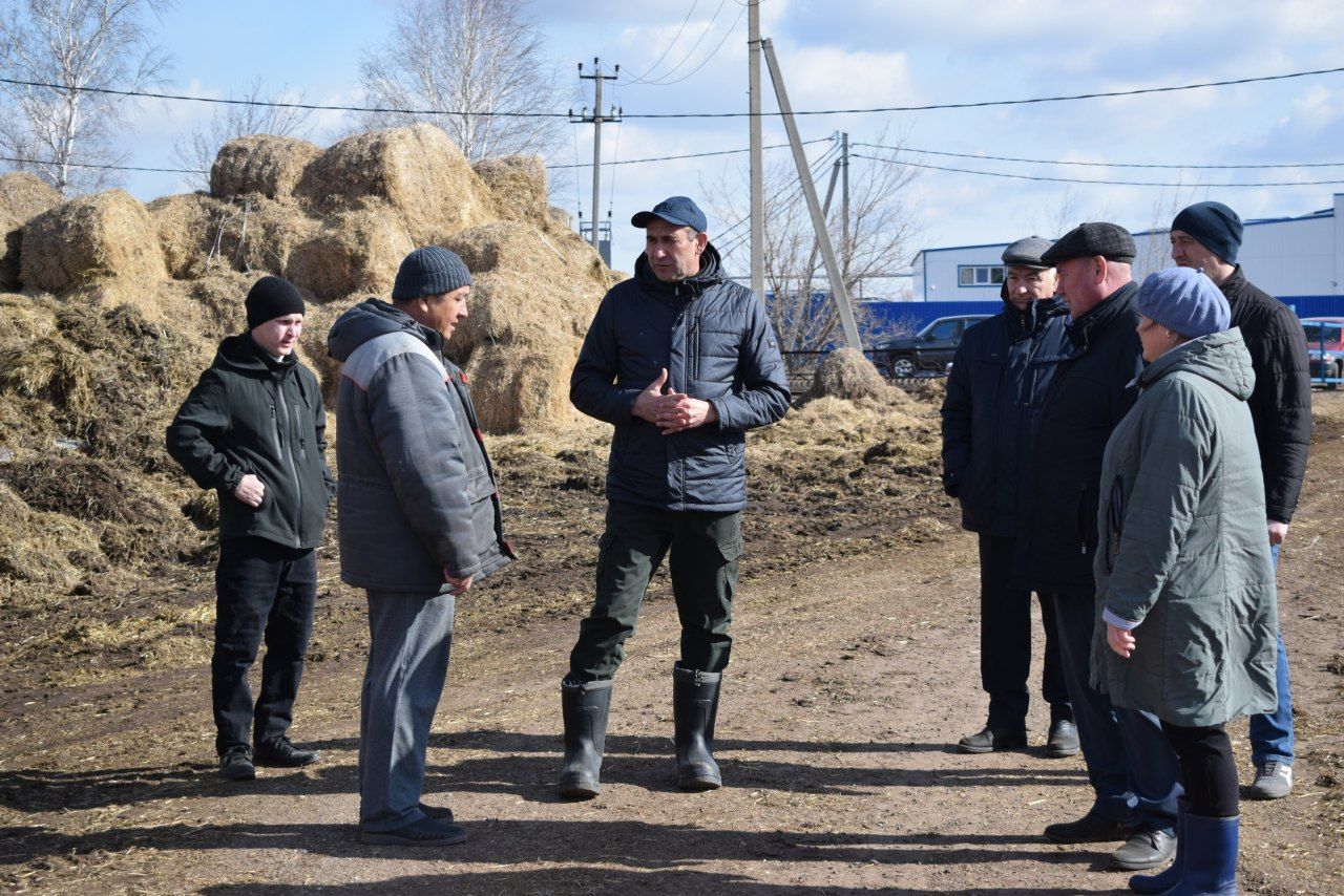 Камил Нәҗмиев чәчү эшләренә әзерлекне тикшерде