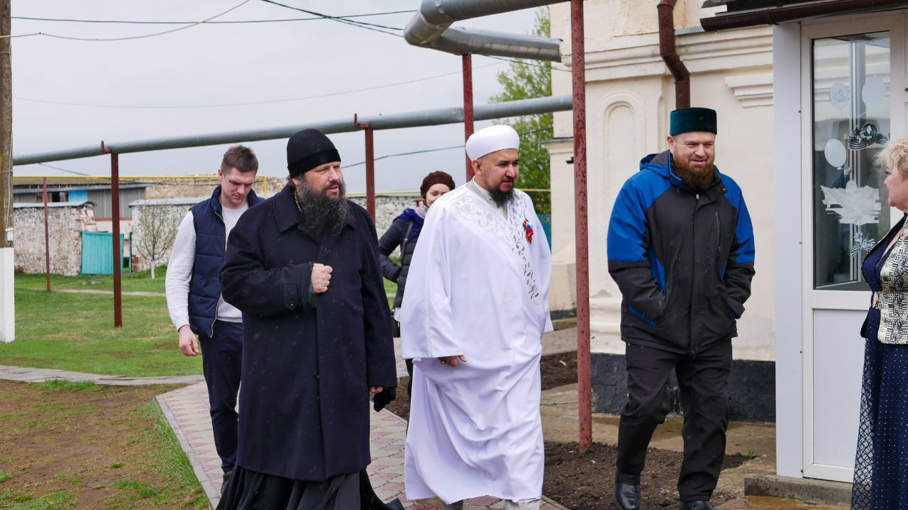 Визит добра и единства: Имам и Епископ подарили тепло тем, кто в нем нуждается