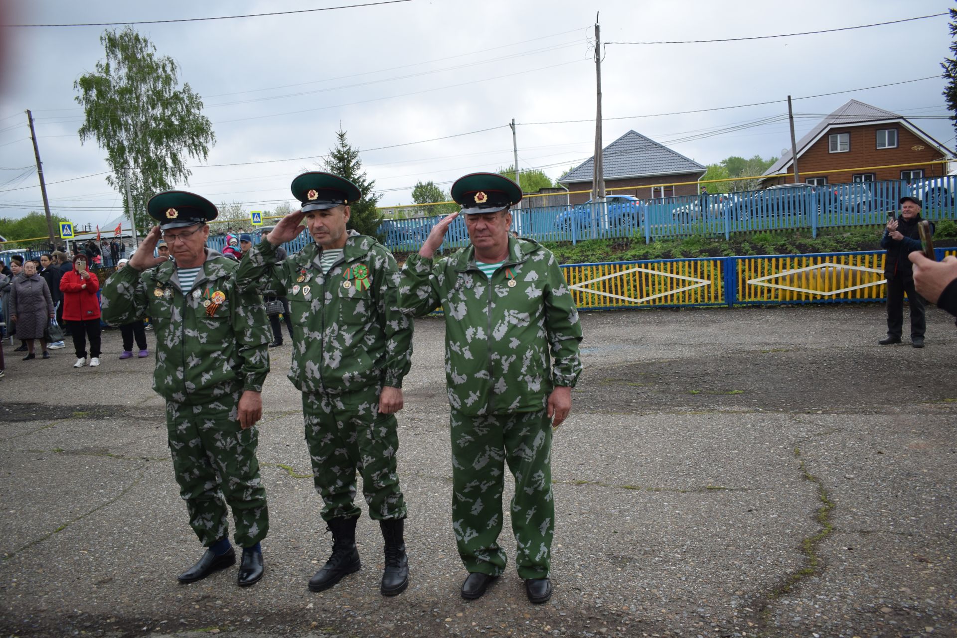 Страна не забудет героев!