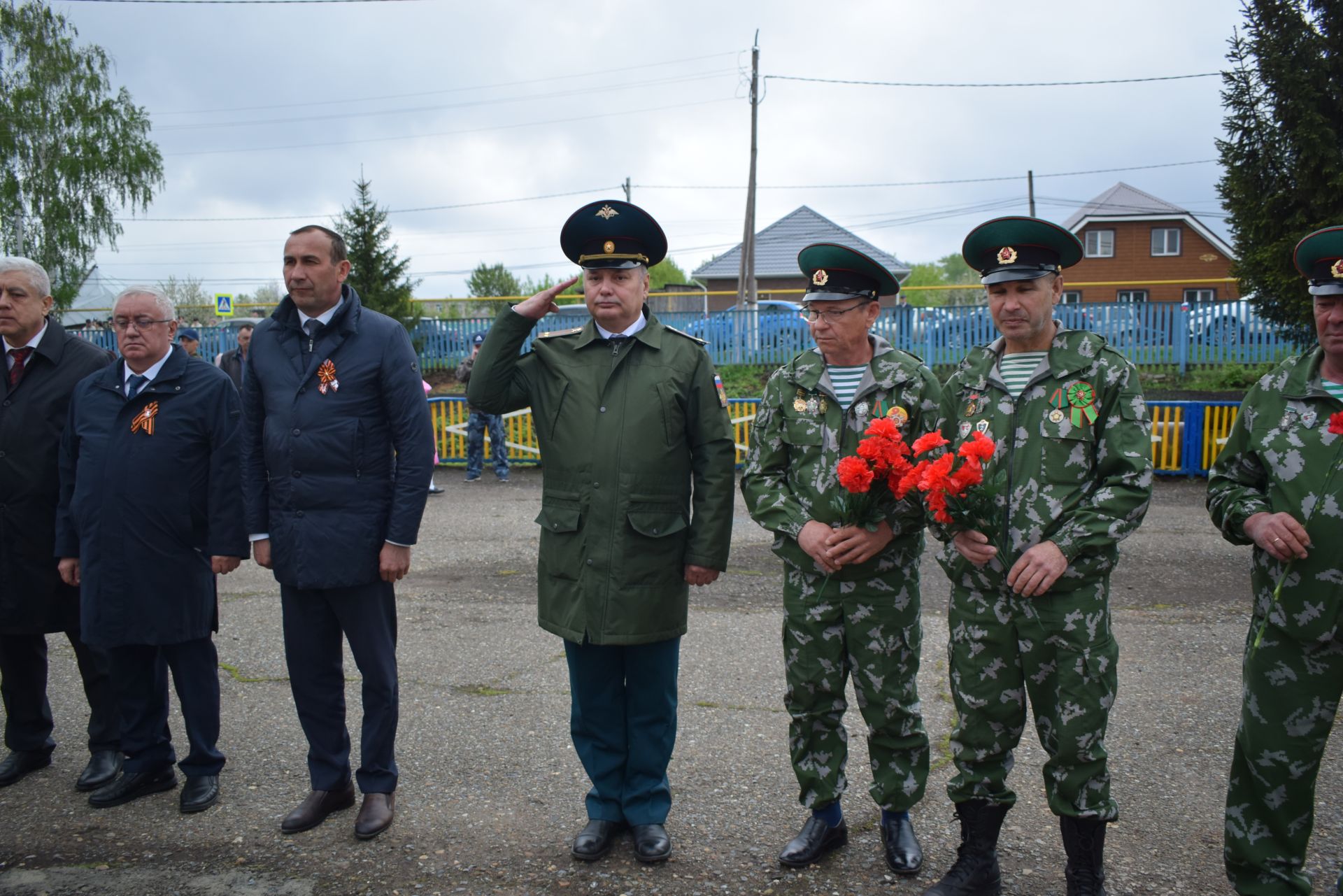 Страна не забудет героев!