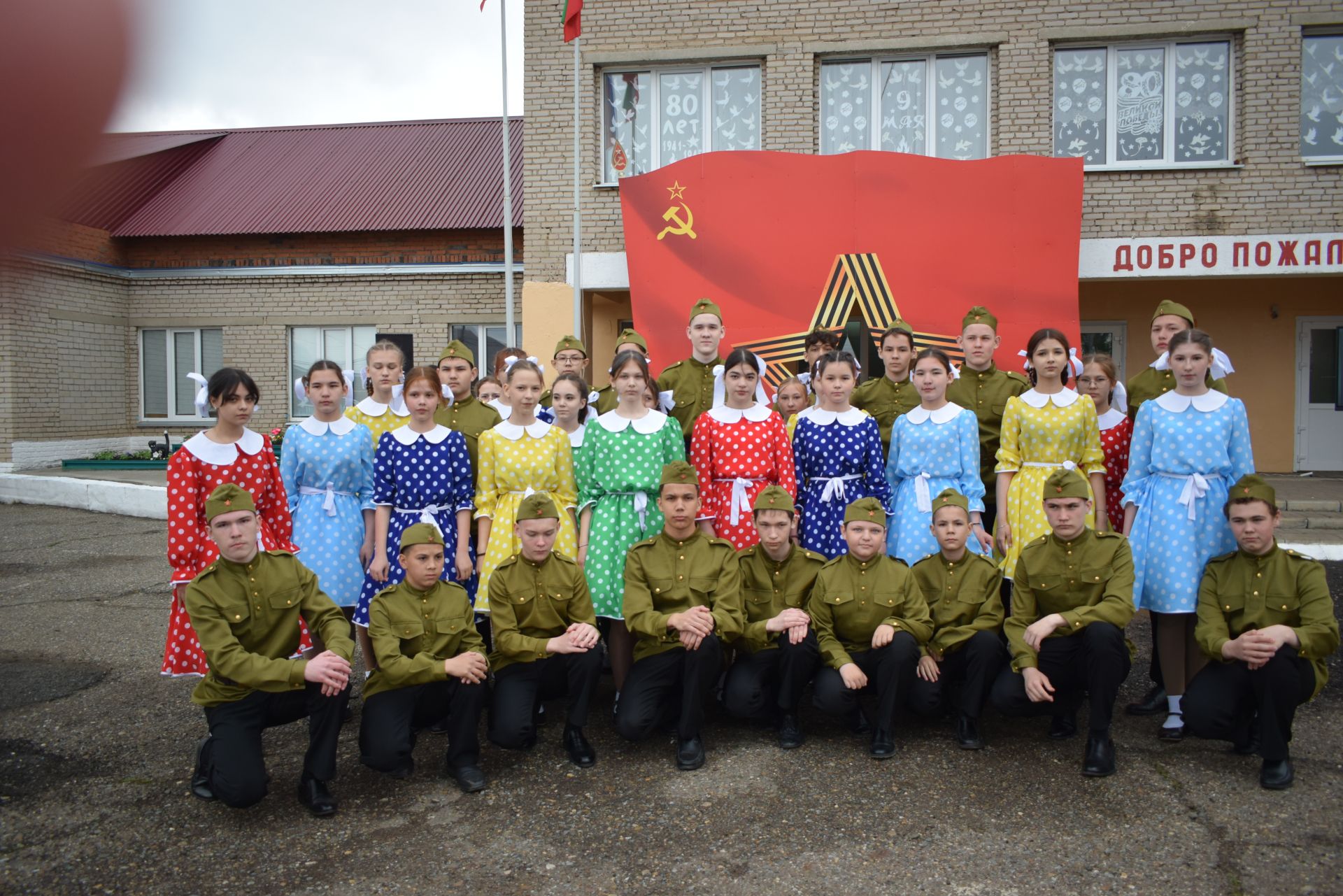 Страна не забудет героев!