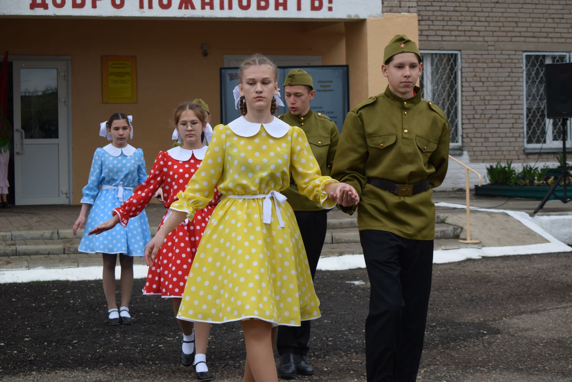 Страна не забудет героев!