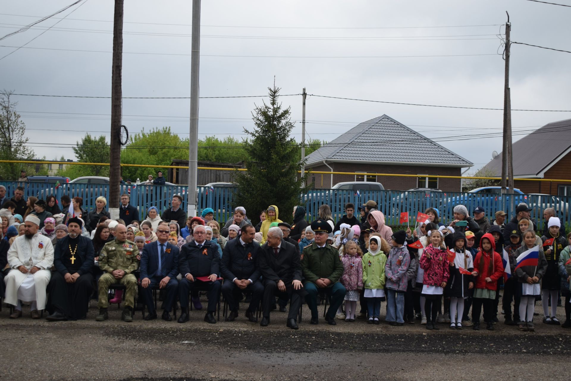 Страна не забудет героев!