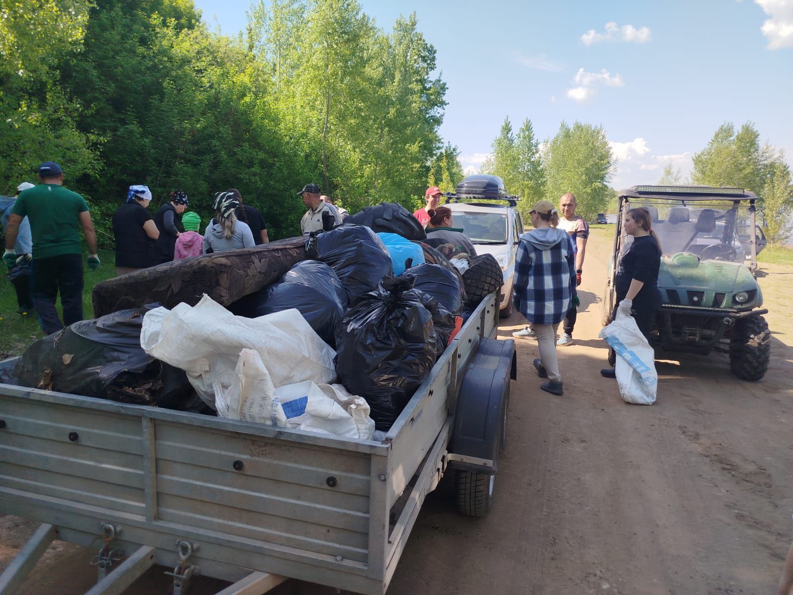 Бәтке авылы халкы Кама ярын чистарту буенча экологик акция үткәрде