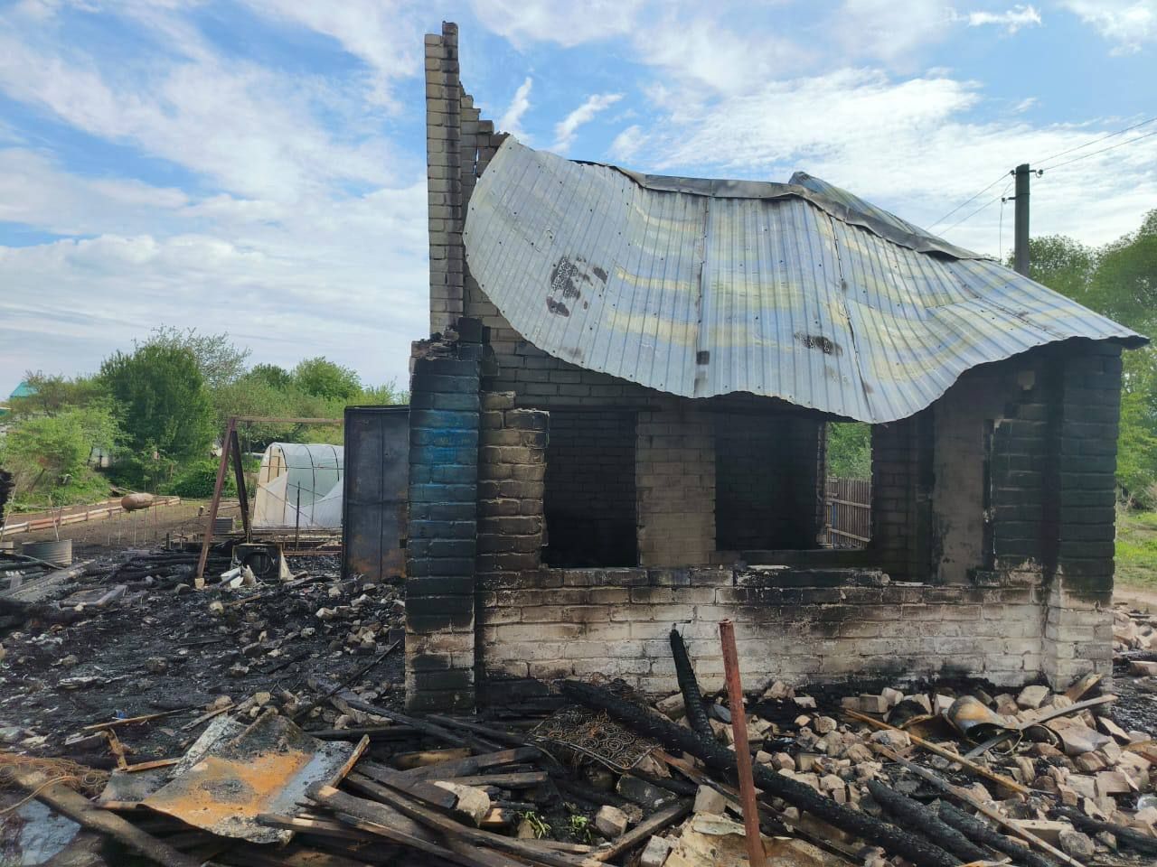 Двое погибли при пожаре в СНТ