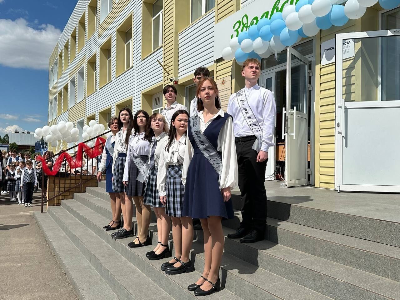 Күңелләрдә мәңге кал син, соңгы кыңгырау чыңы...