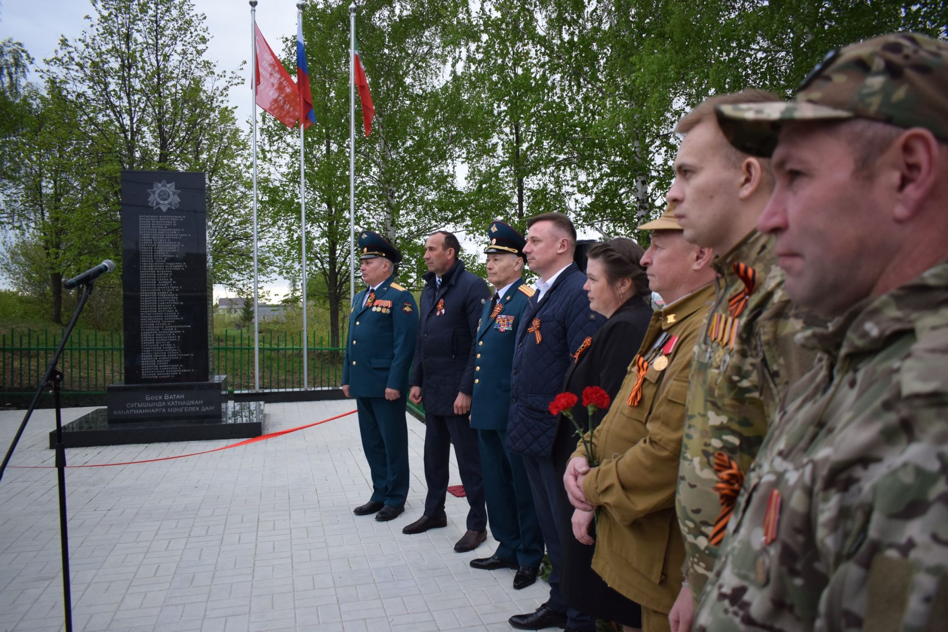 В селе Таш-Кичу открыли мемориальный комплекс в честь героев