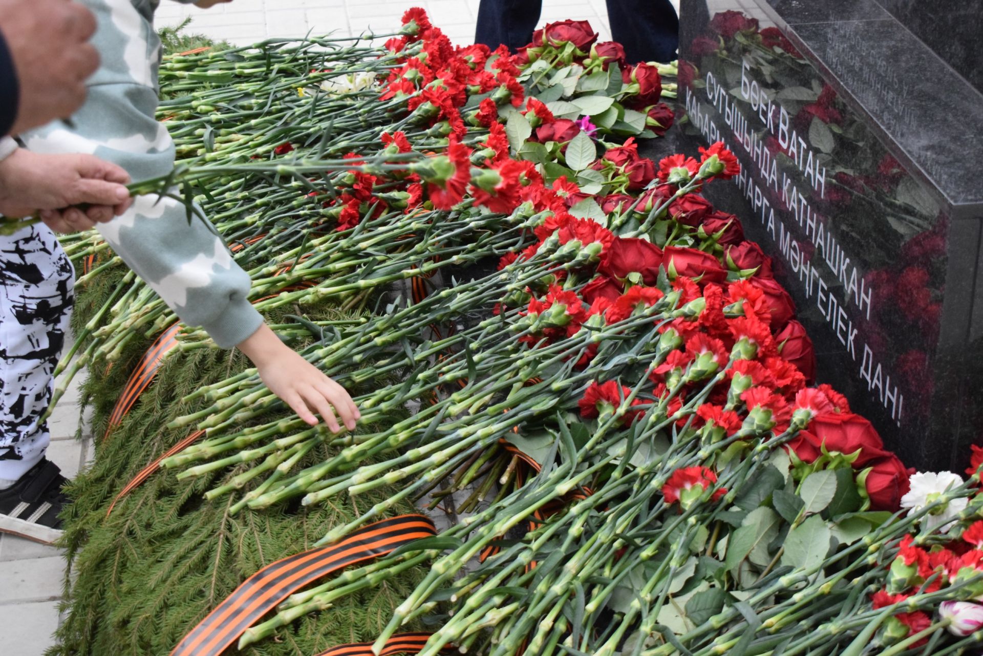 В селе Таш-Кичу открыли мемориальный комплекс в честь героев
