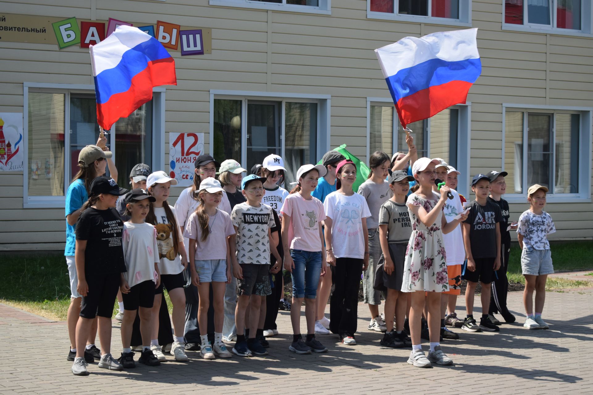 Камиль Назмиев прздравил с Днем России