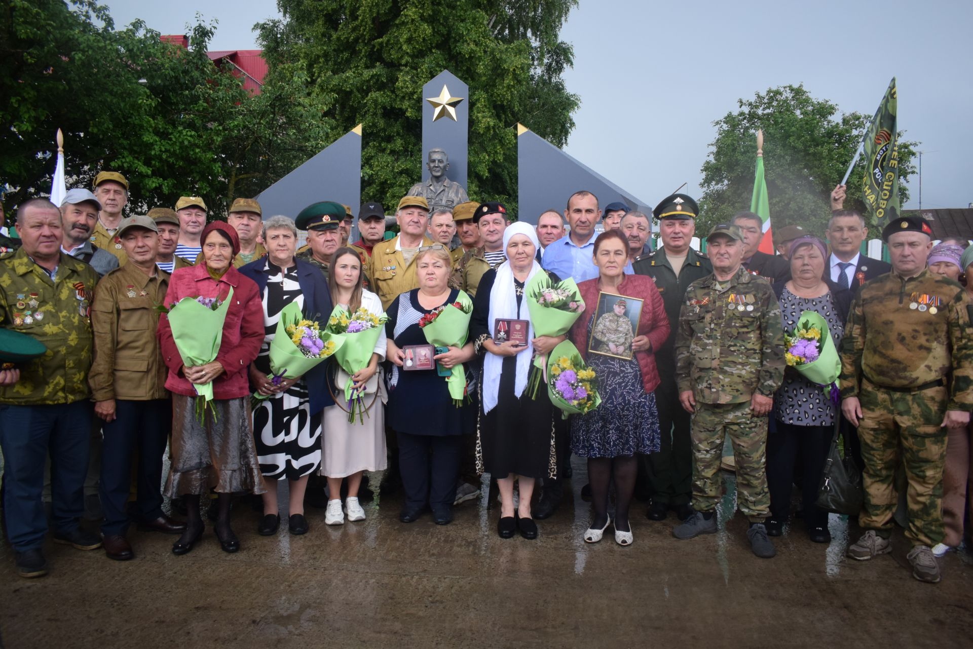 Биклән авылында сугыш хәрәкәтләрендә катнашучыларга һәйкәл ачу тантанасы
