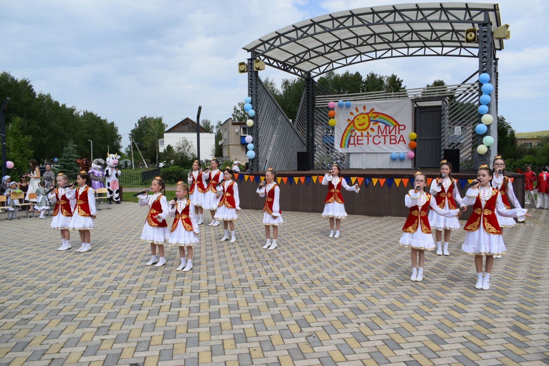 «Солнечный» паркында балачак бәйрәме узды