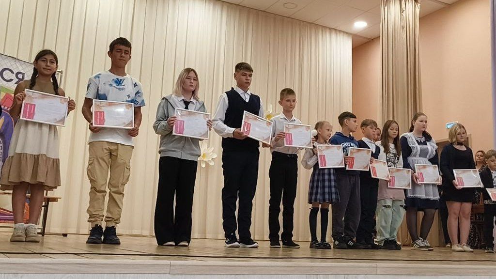 281 бала канцелярия товарлары белән тәэмин ителде