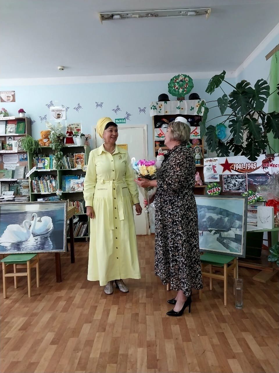 Калмия авыл китапханәсендә Фәридә Сәхәбиева белән иҗади очрашу узды