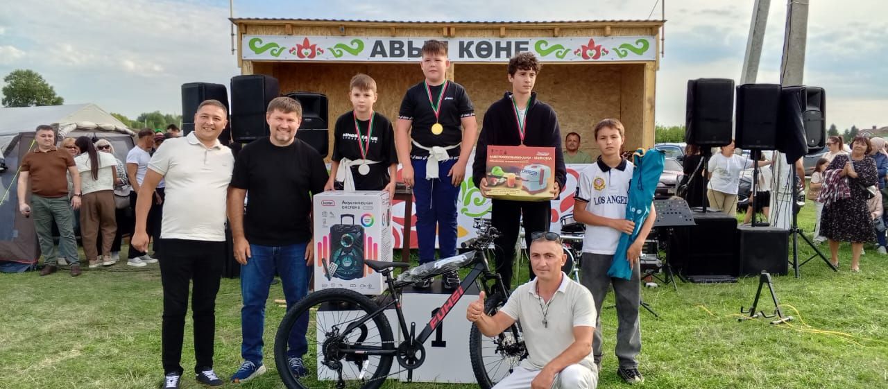 Колышта гаҗәеп күңелле «Авыл көне» узды!