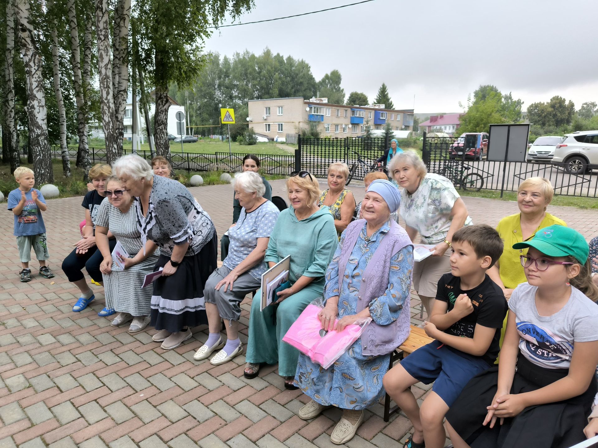 Встреча с писательницей Асией Хасановой в Новотроицком СДК