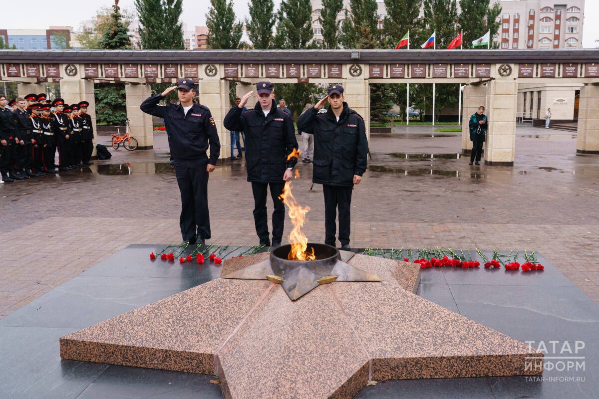 Школьники, студенты и общественники Казани присоединились к акции против терроризма