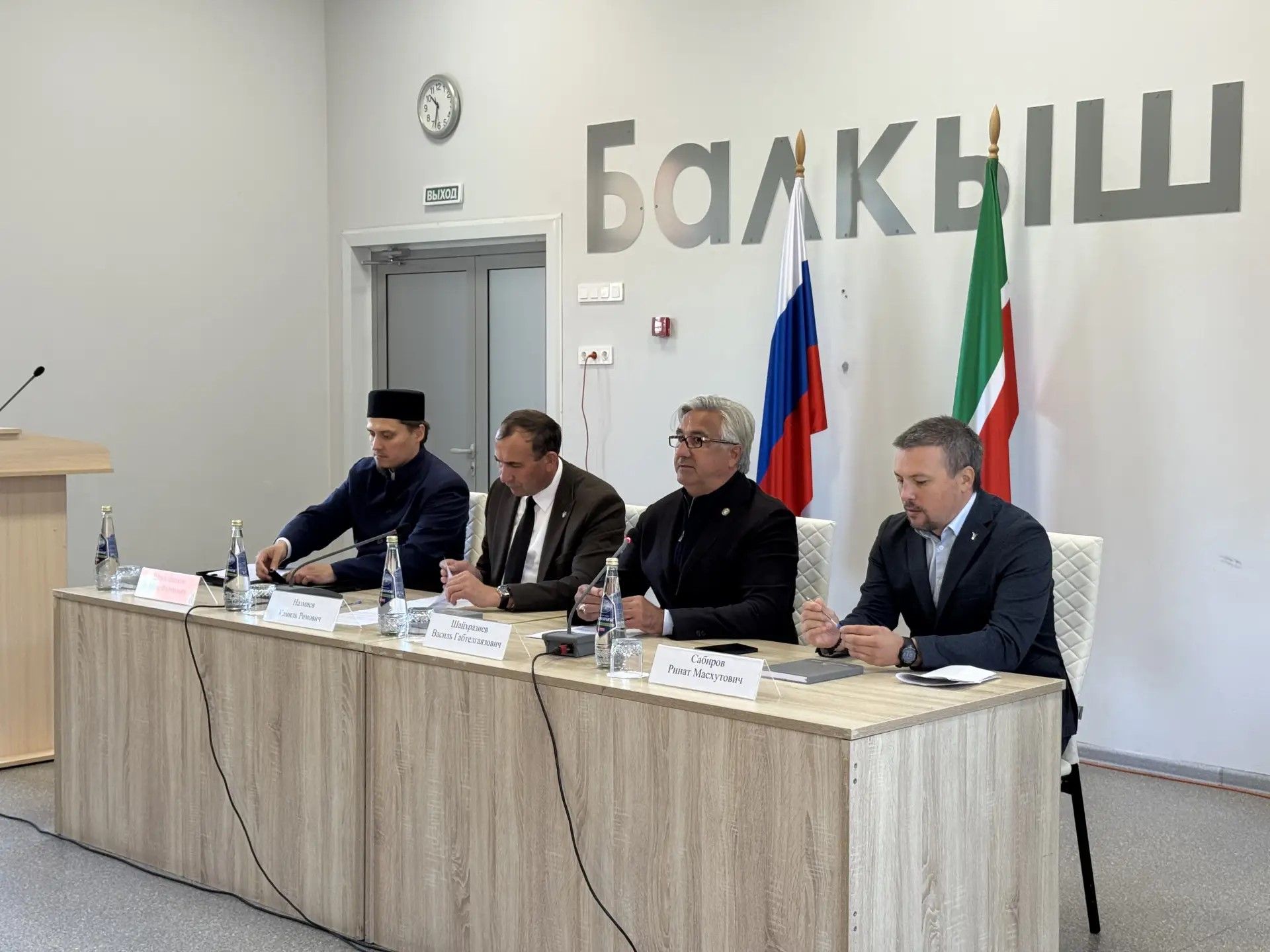 В Тукаевском районе с Василем Шайхразиевым обсудили развитие халяль‑индустрии