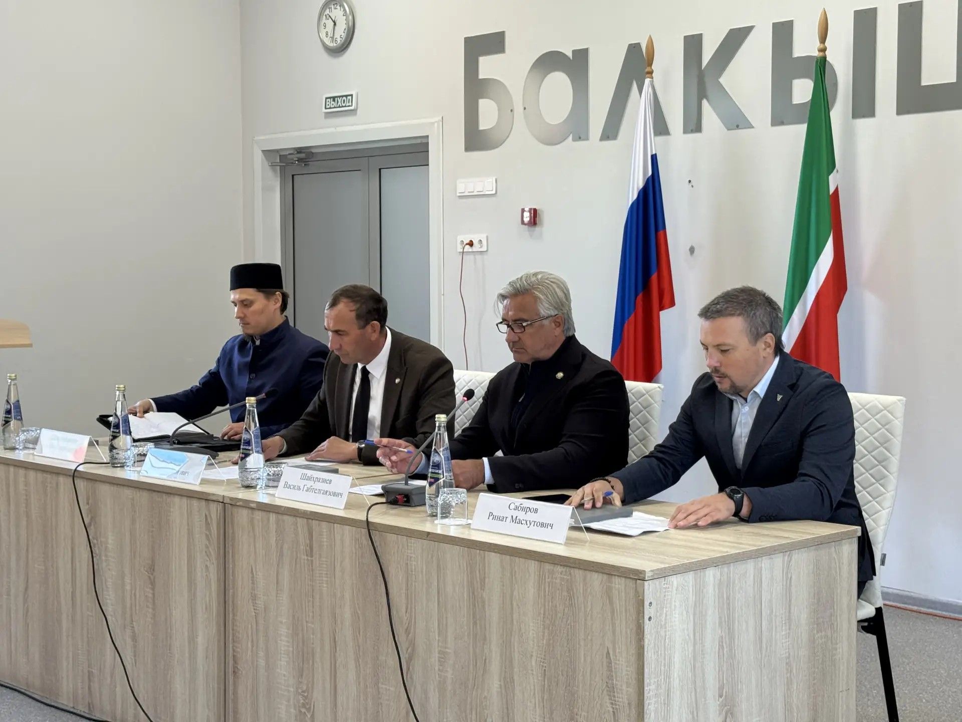 В Тукаевском районе с Василем Шайхразиевым обсудили развитие халяль‑индустрии