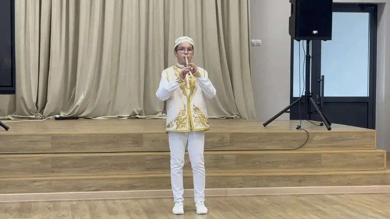 Круглое Поле мәктәбендә яшь курайчылар Рөстәм Фәттәхов белән очрашты
