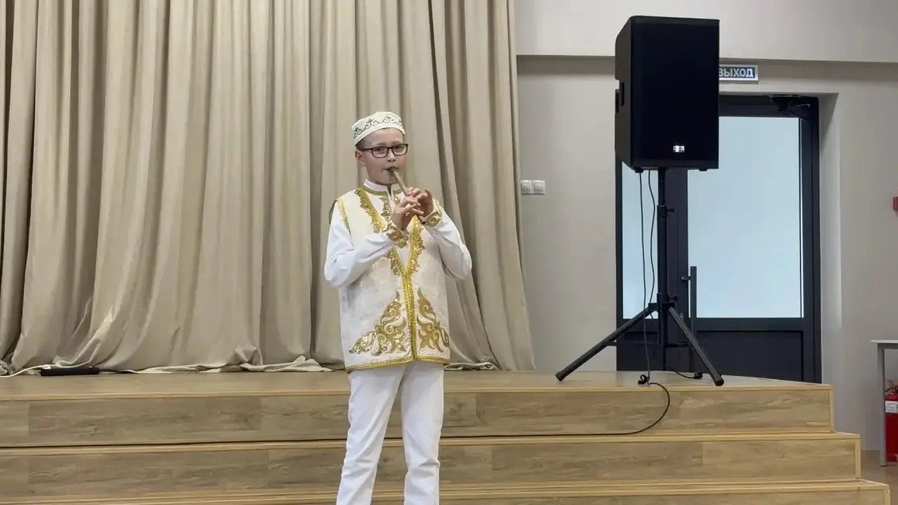 Круглое Поле мәктәбендә яшь курайчылар Рөстәм Фәттәхов белән очрашты