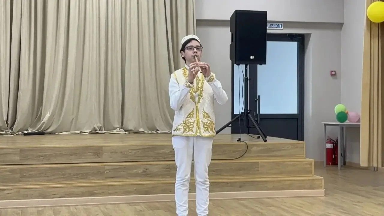 Круглое Поле мәктәбендә яшь курайчылар Рөстәм Фәттәхов белән очрашты