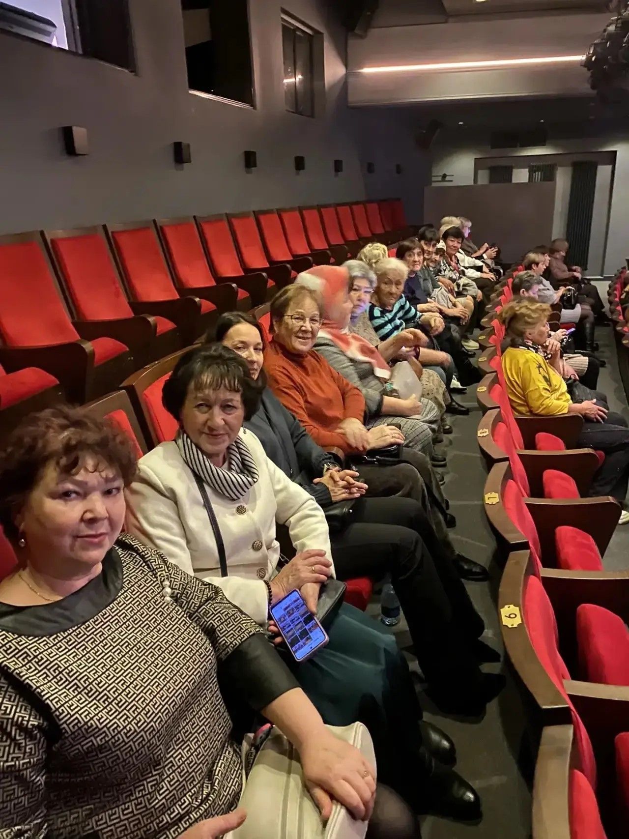 В Тукаевском районе родители участников СВО посетили спектакль в театре «Мастеровые»
