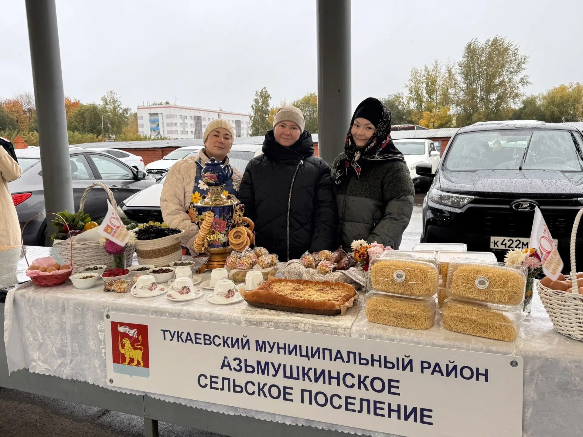 На стадионе «Строитель» прошла праздничная ярмарка