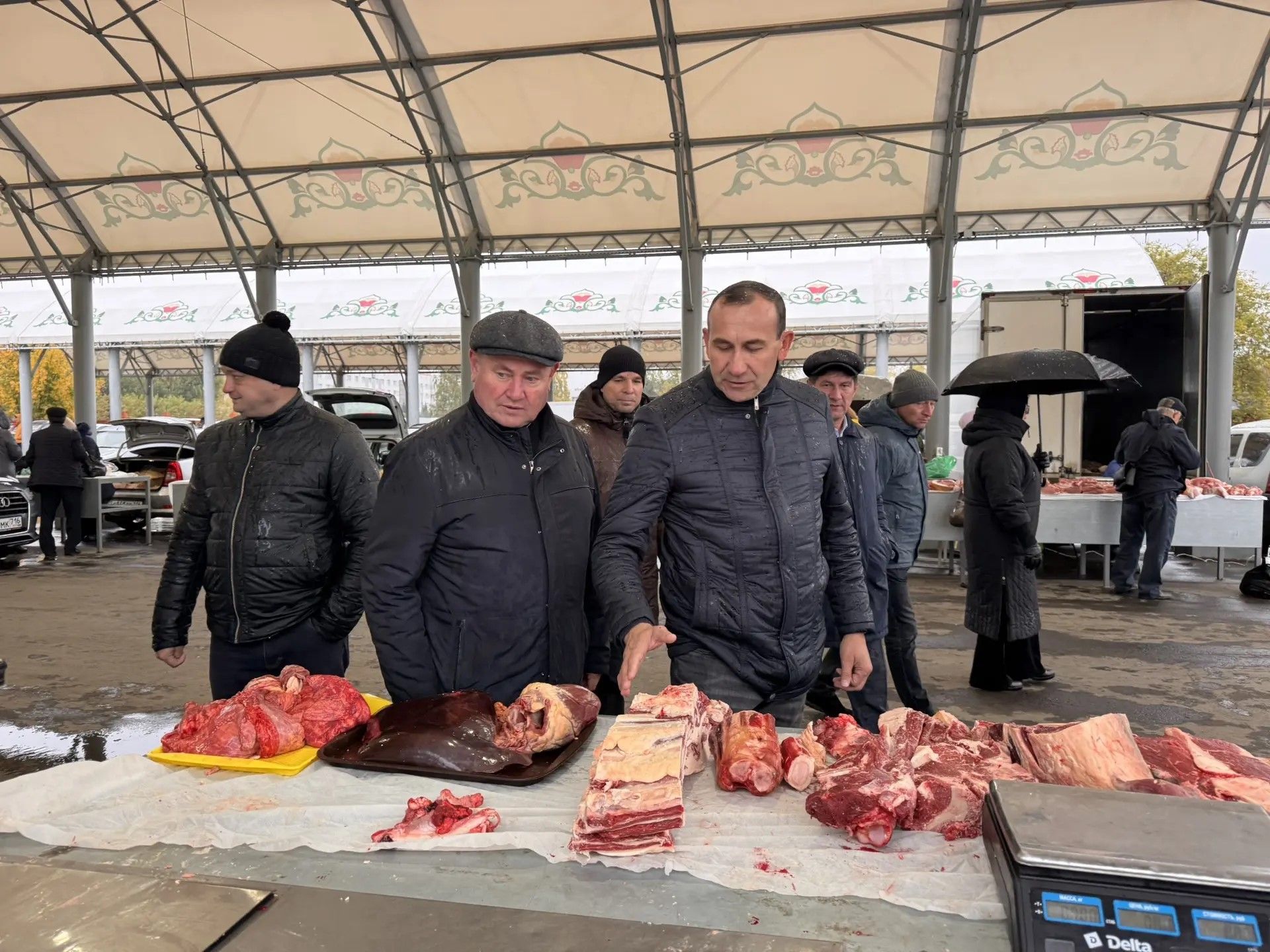 На стадионе «Строитель» прошла праздничная ярмарка