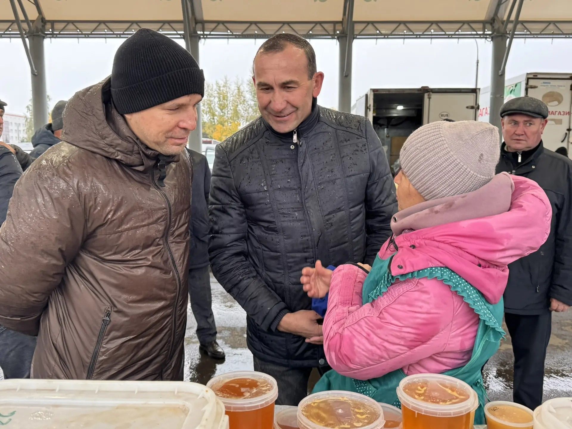 На стадионе «Строитель» прошла праздничная ярмарка