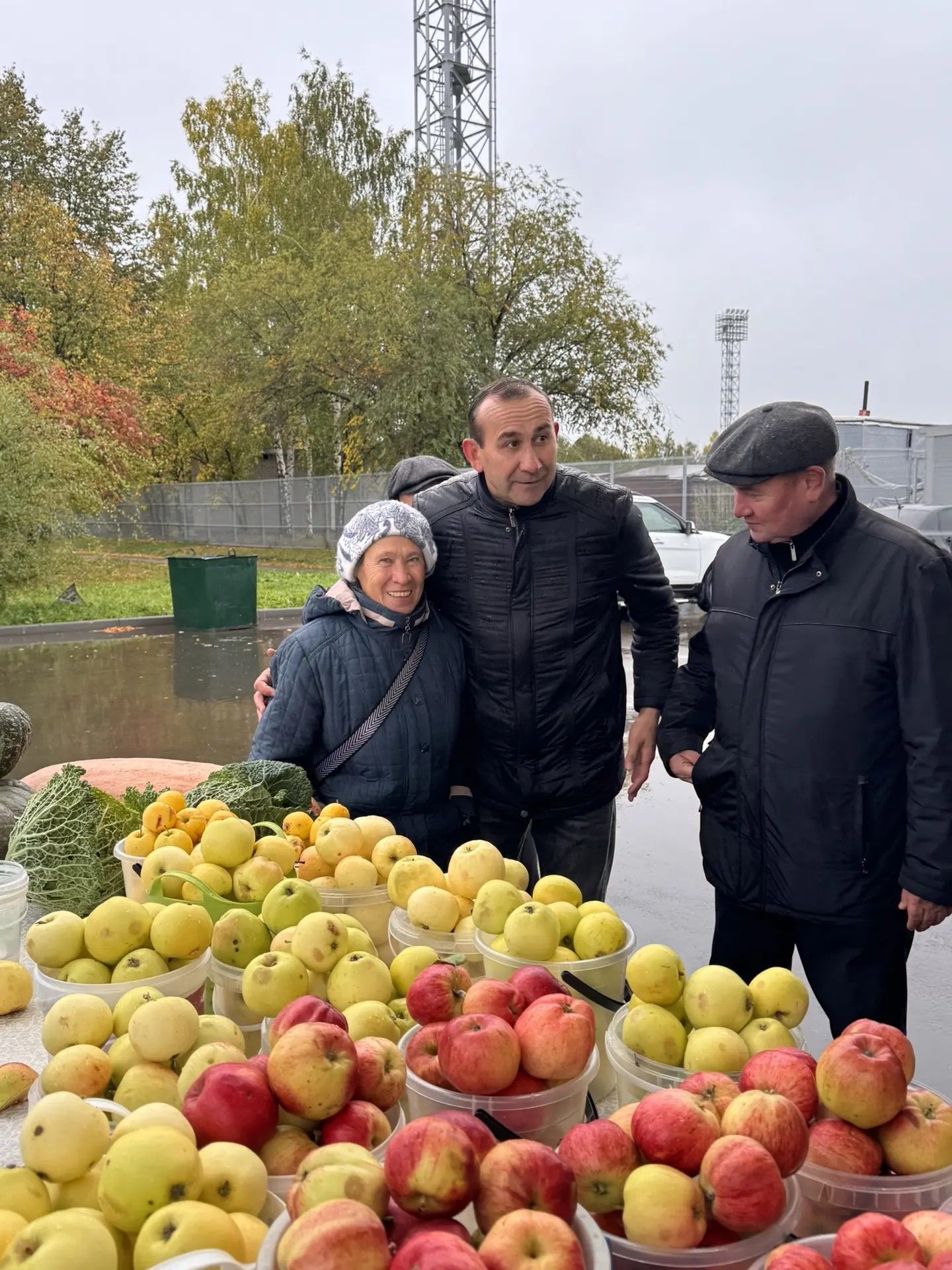 На стадионе «Строитель» прошла праздничная ярмарка