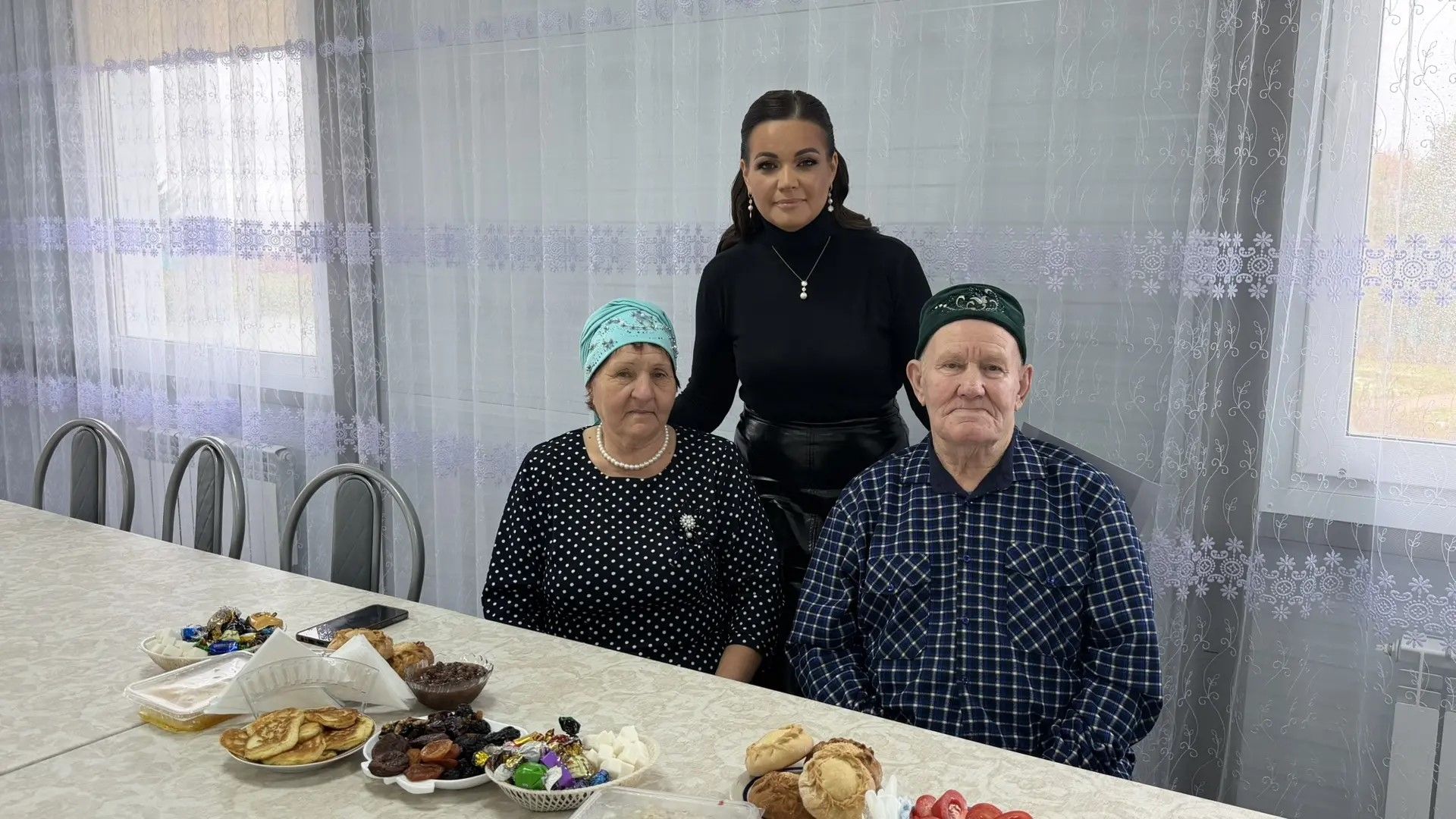 Сәхнәдән көчлерәк холык: Илзирә Ибраһимованың солдат гаиләләренә ярдәме