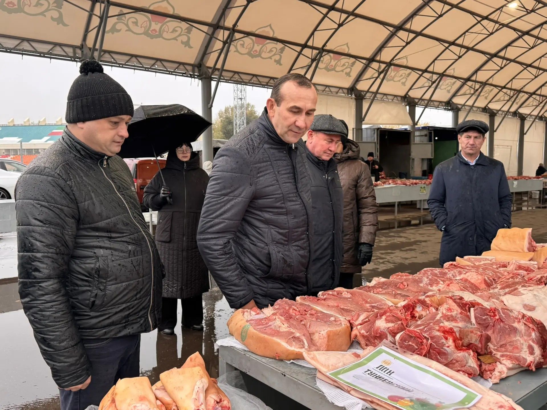 На стадионе «Строитель» прошла праздничная ярмарка