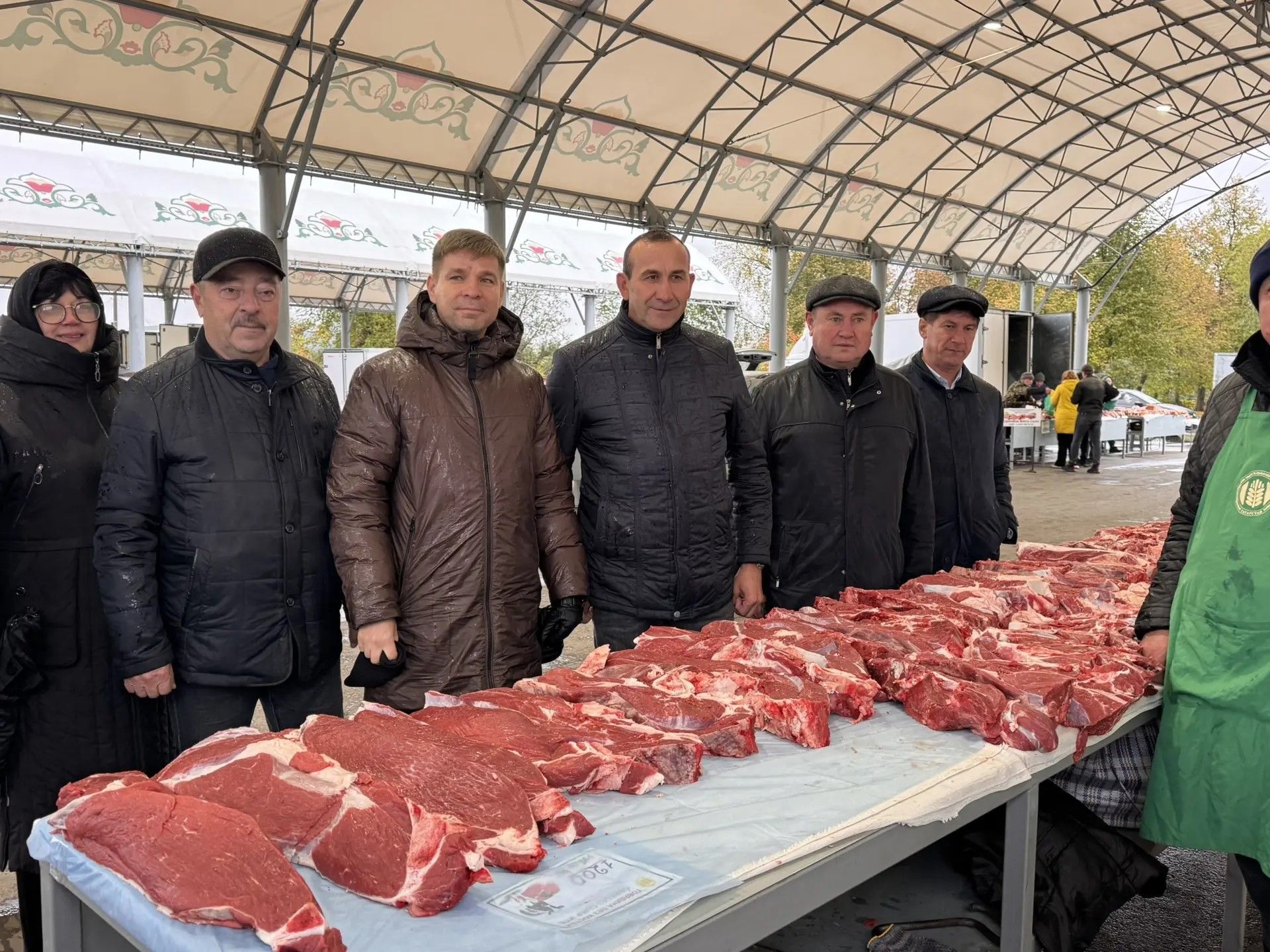 На стадионе «Строитель» прошла праздничная ярмарка