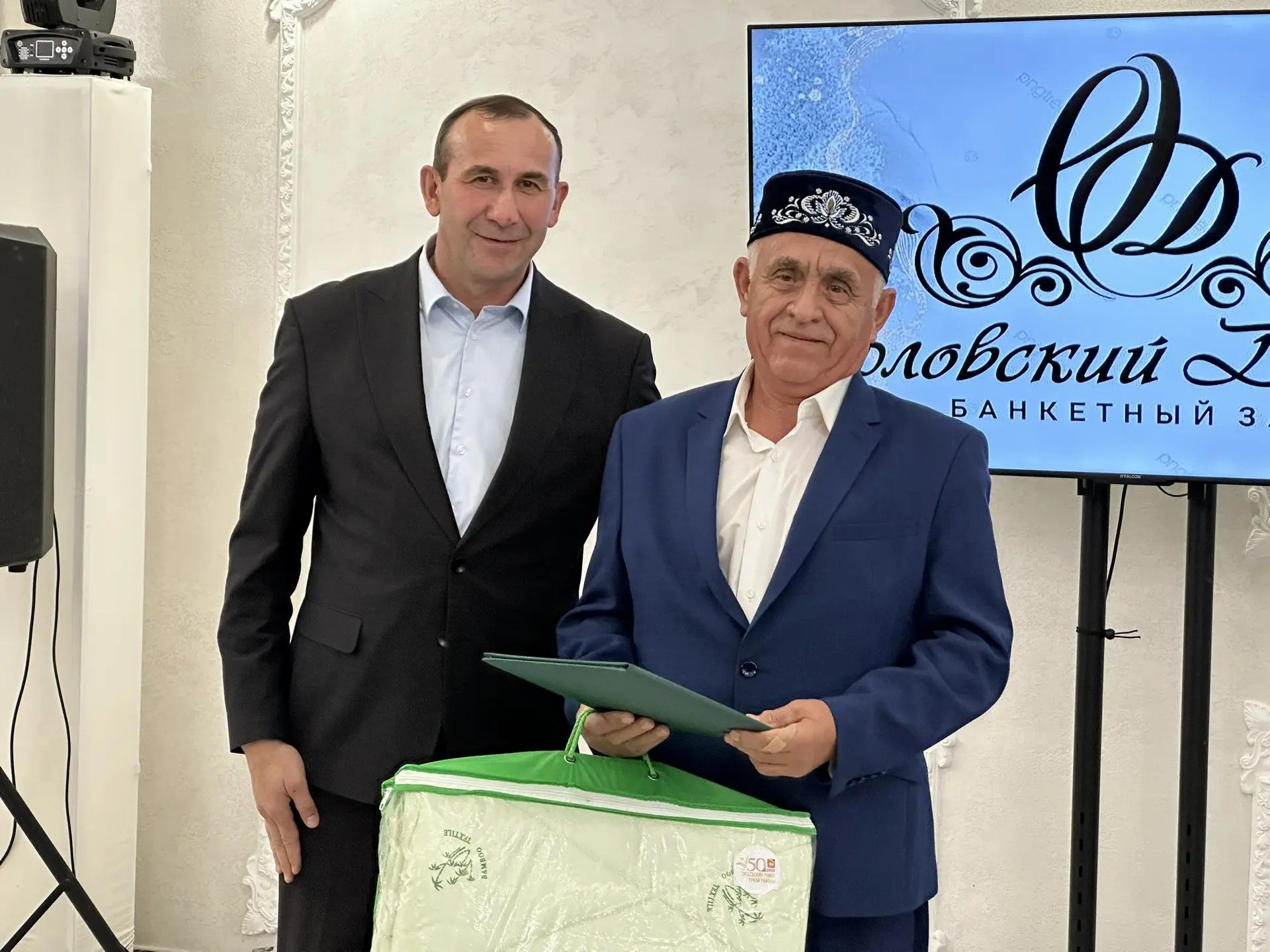 В Тукаевском районе ветераны муниципальной службы встретились с Камилем Назмиевым