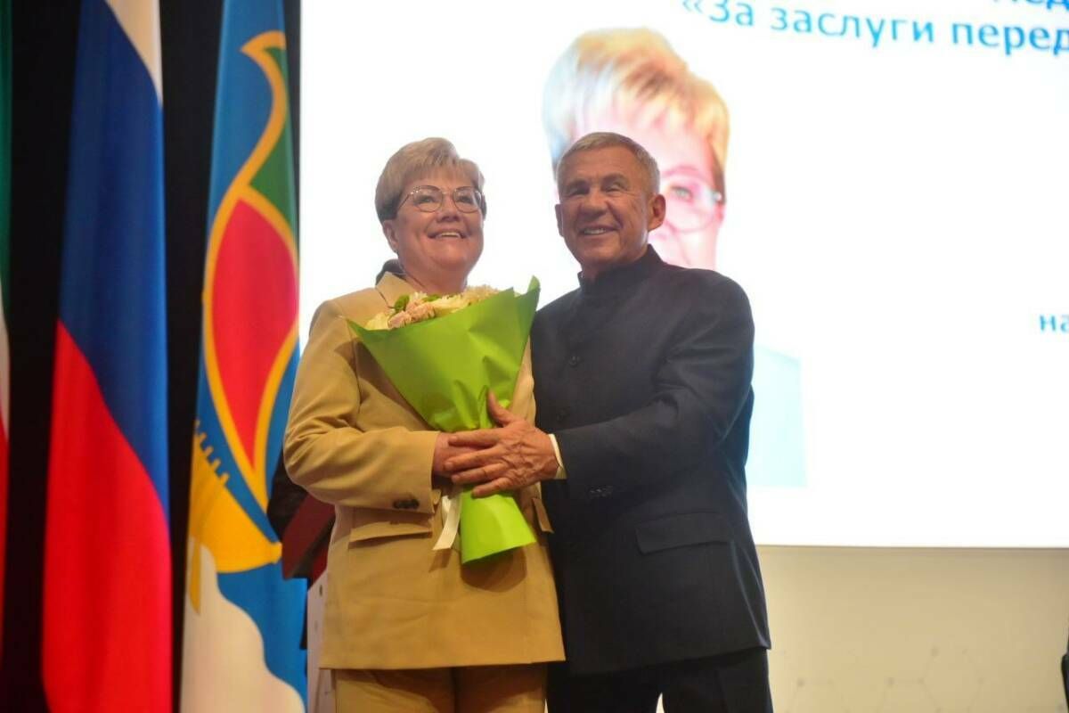 Рөстәм Миңнеханов Чаллыда хезмәт казанышлары өчен дәүләт бүләкләре тапшырды