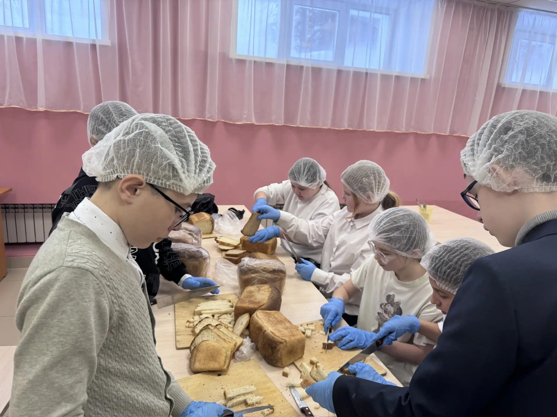 Школьники Иштиряка поддержали бойцов СВО, приготовив сухари