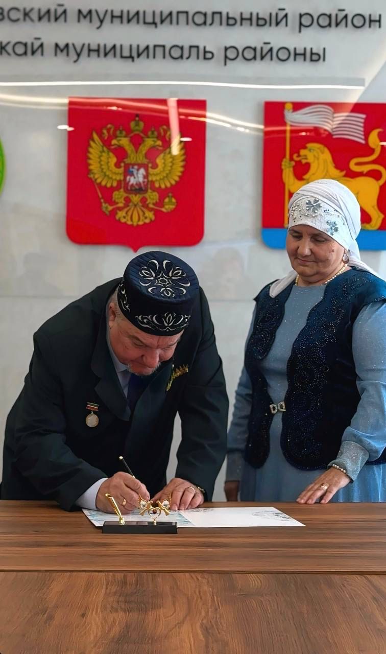 «50 ел бер сукмактан»: Тукай районында Алтын туйларын уздыручы Галимҗановларны хөрмәтләделәр