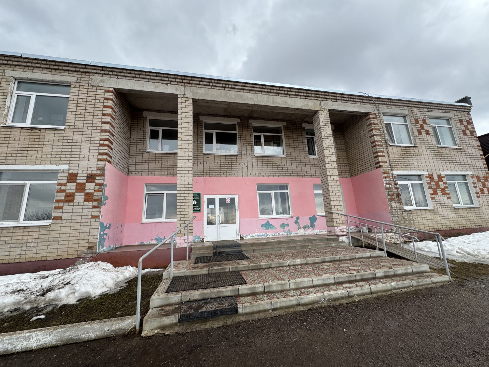 Теләнче-Тамак авылы амбулаториясе: «Әле ярый шул изге күңелле табибларыбыз бар!»